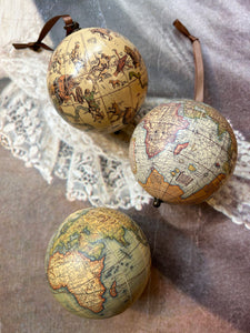 Globes / 地球儀