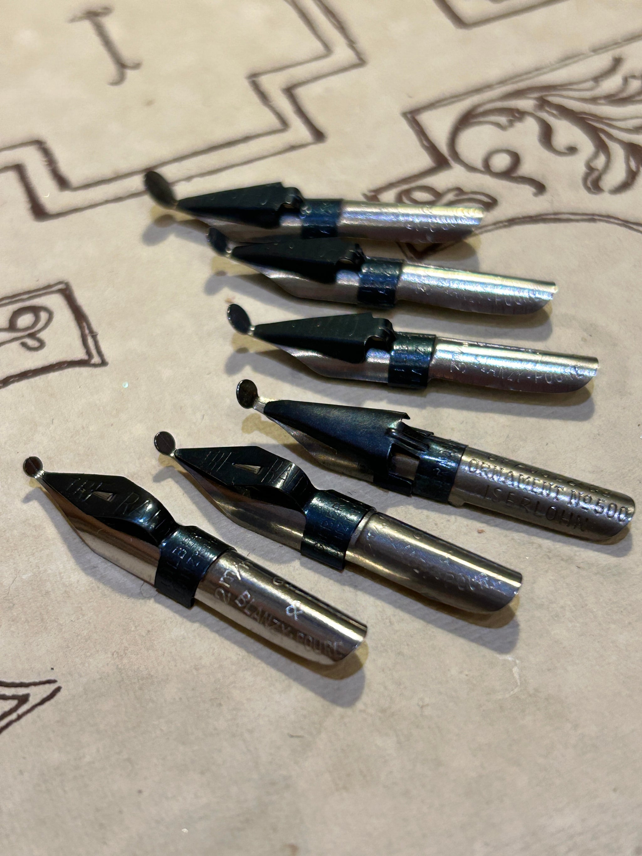 Calligraphy / カリグラフィー / Calligraphie – Mélodies