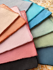 6 handmade papers 15,5cm x 21cm / ハンドメイドペーパー6枚 / 6 feuilles de papier fabriqées artisanalement à la cuve