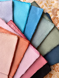 6 handmade papers 15,5cm x 21cm / ハンドメイドペーパー6枚 / 6 feuilles de papier fabriqées artisanalement à la cuve