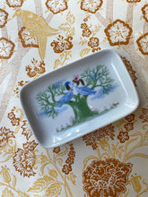 Charger l&#39;image dans la galerie, Small porcelain plate Peynet / 磁器小物入れ ペイネ/ Vide poche en porcelaine Peynet
