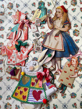 Charger l&#39;image dans la galerie, Handmade wall decoration &quot;Alice in wonderland&quot; / ハンドメイド 壁飾り &quot;不思議の国のアリス&quot; / Décoration murale fait main &quot;Alice au pays des merveilles&quot;
