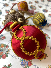 Charger l&#39;image dans la galerie, Handmade Christmas ornament / ハンドメイド クリスマスオーナメント / Boule de Noël fait a la main
