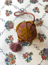 Charger l&#39;image dans la galerie, Handmade Christmas ornament / ハンドメイド クリスマスオーナメント / Boule de Noël fait a la main
