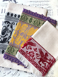 Hand-woven artistic textile / 手織り敷物 / Nappe tissé à la main