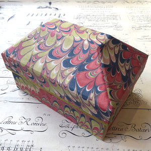 Box with marble paper / マーブル模様　箱 / Boîte avec papier marbré