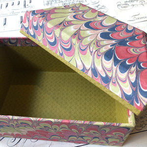 Box with marble paper / マーブル模様　箱 / Boîte avec papier marbré