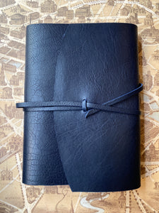 Leather notebook 14,5cm x 21cm / 革のカバーノート / Carnet en cuir