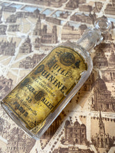 Charger l&#39;image dans la galerie, Antique small bottle / アンティーク小瓶 / Petite bouteille antique
