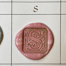 Charger l&#39;image dans la galerie, Sealing stamp Initial / シーリングスタンプ / Cachet de cire initiale
